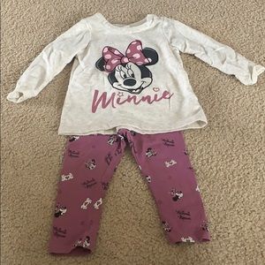 Minnie Mouse leggings and sweatshirt